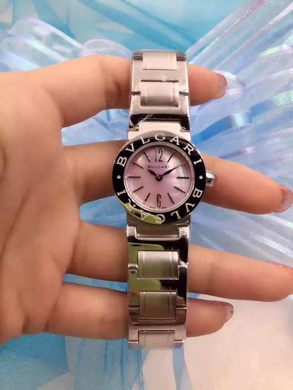 ブルガリ時計正面デザイン